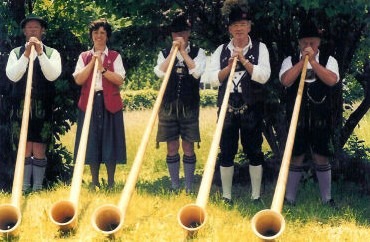 Alphorn players