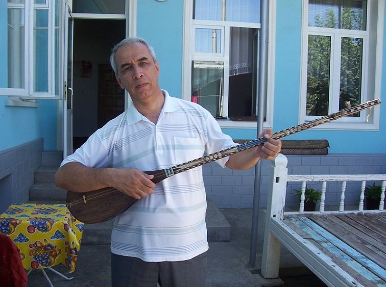 A man playing the dutar