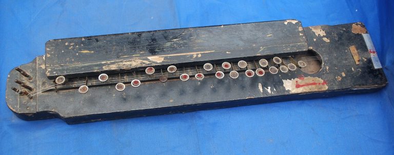 types of stringed instruments small box zither