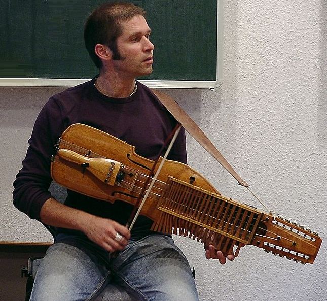 man playing the Nyckelharpa