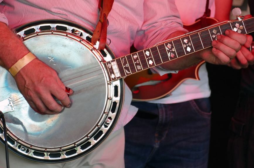 person playing a banjo