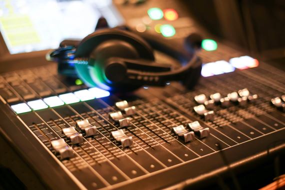 Top 10 Software Tools Every Audio Producer Needs in 2024